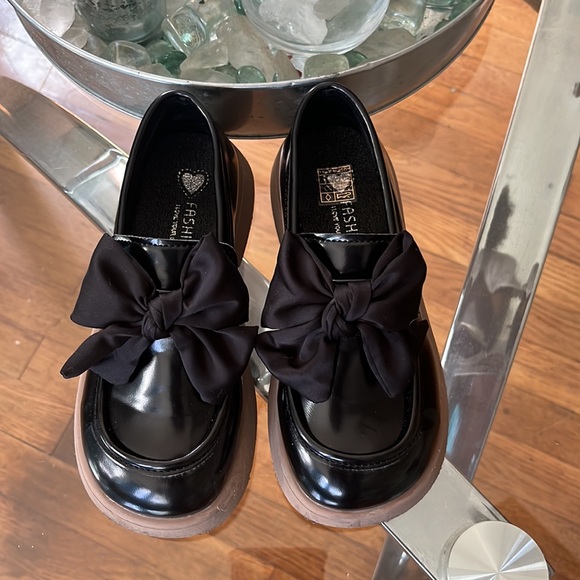 Black loafers with bows - Picture 2 of 4